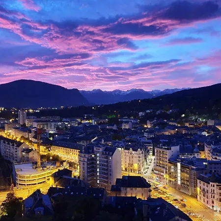 Studio Avec Une Belle Vue Panoramique Sur ! *